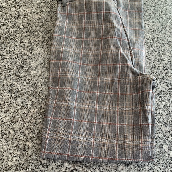 JL Straight Leg Plaid Tie Front Pull on Pant with Side Pockets - Excellent - Picture 3 of 4
